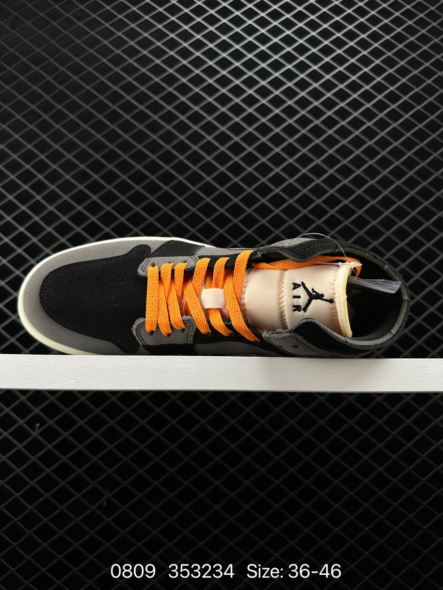 （NIKE）AIR JORDAN 1 MID